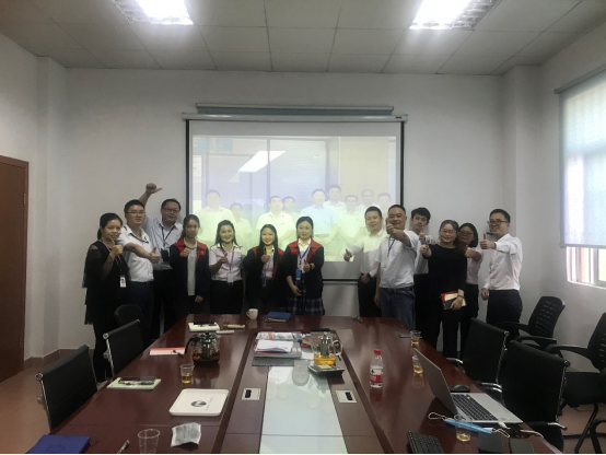 华体会网页版页面登录-华体会(中国)软件与炎墨合影
